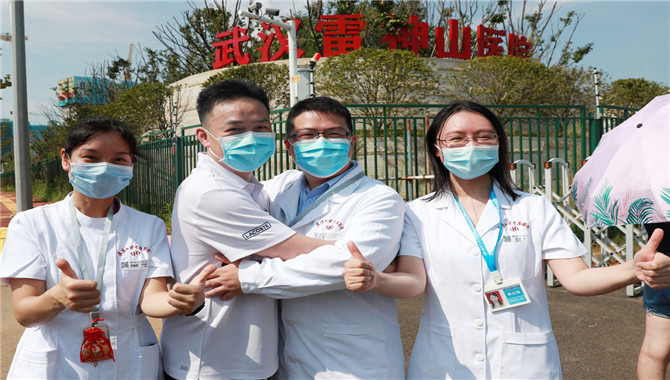 <b>坚守岗位 迎接“中国医师节”</b>