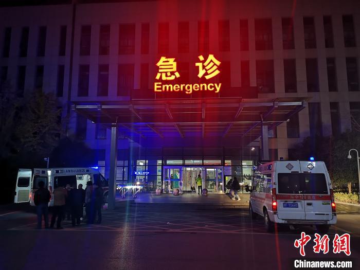 事故目前造成9人死亡，另有4名重伤员在医院接受救治。　范宇斌 摄
