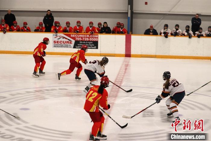中国女子U18冰球队结束加拿大集训教练赞“可教之材”