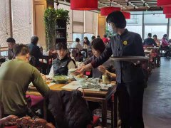 观察:线下一座难求,线上外卖火爆 春节餐饮业迎来“开门红”